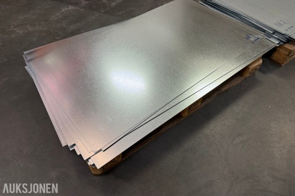 Pall med galvaniserte stålplater 1,0 mm – ca. 40 stk – 1250 × 700 mm