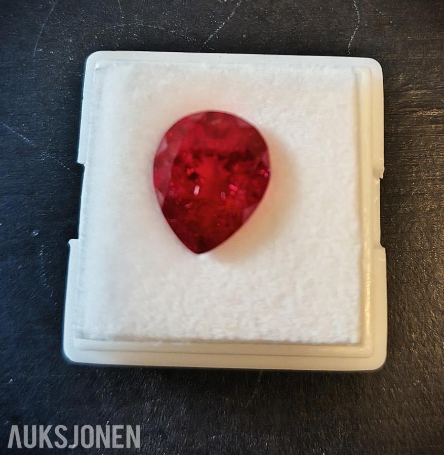 Praktfull Rubin Pigeon Blood * 5.68 CT * dråpeformet Edelsten