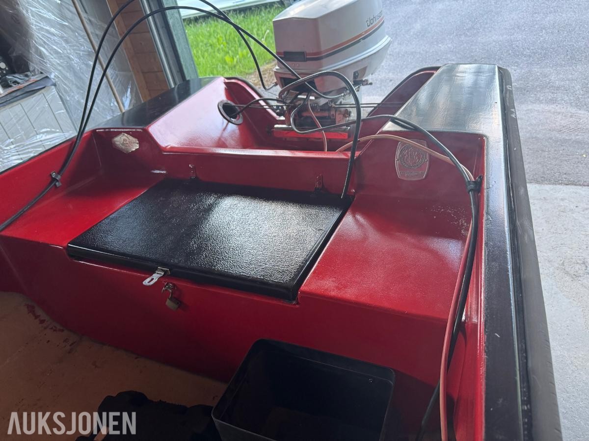 1980 Rana 14 fot med 25 hk Johnson og registrert tilhenger
