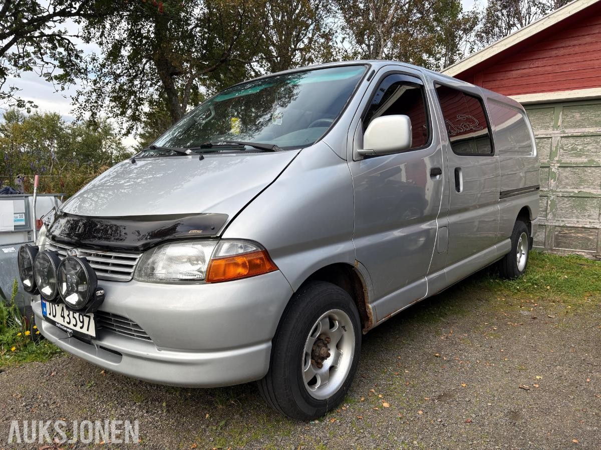 2006 Toyota HiAce 2.5 Diesel 102hk 4WD 6-seter *Ingen minstepris*