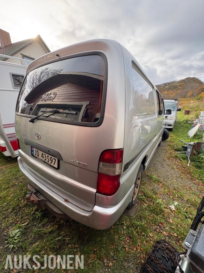 2006 Toyota HiAce 2.5 Diesel 102hk 4WD 6-seter *Ingen minstepris*