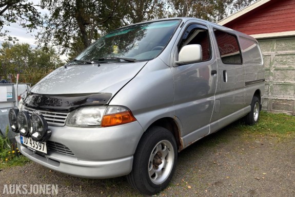 2006 Toyota HiAce 2.5 Diesel 102hk 4WD 6-seter *Ingen minstepris*
