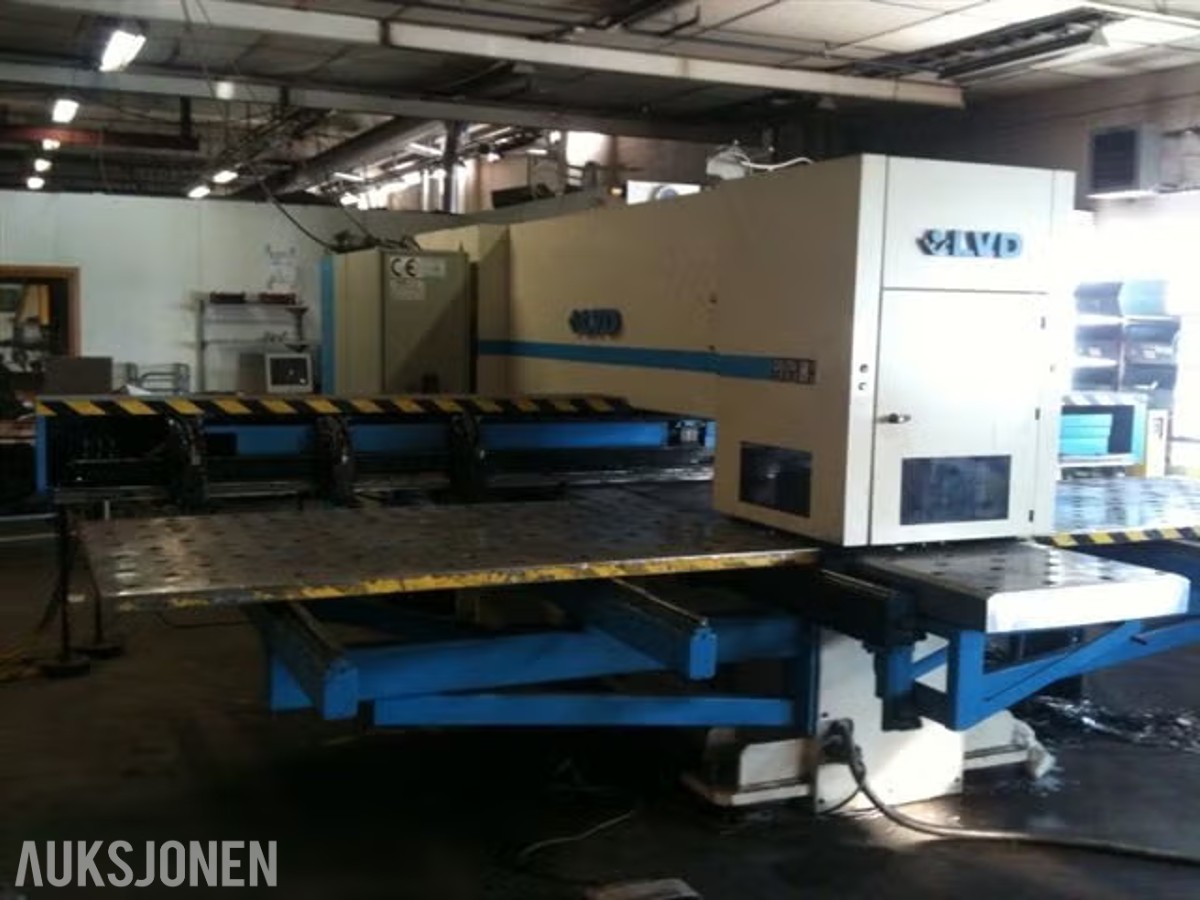 1996 LVD Delta 1250 LB CNC revolverstanse | Long Beam