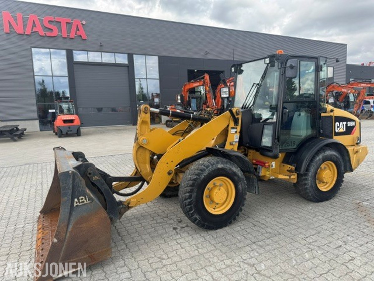 Hjullaster CAT 906M 2015 – HK-feste, ABL-skuffe – 4 531 timer