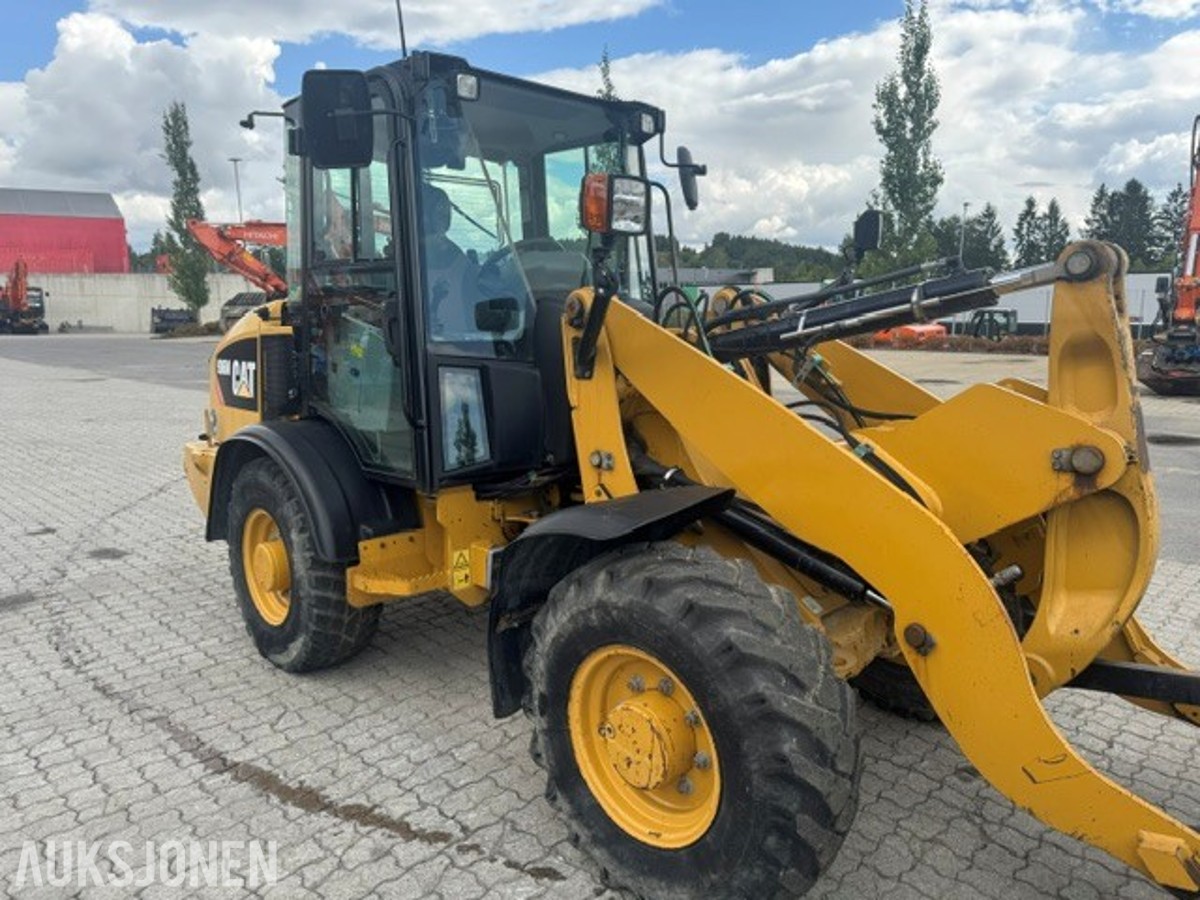 Hjullaster CAT 906M 2015 – HK-feste, ABL-skuffe – 4 531 timer
