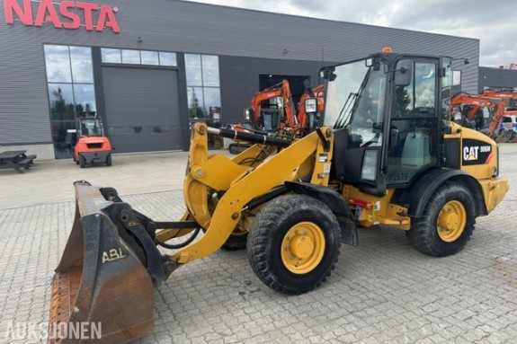 Hjullaster CAT 906M 2015 – HK-feste, ABL-skuffe – 4 531 timer