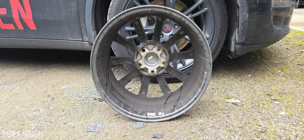 Mega Wheels Gunmetal eller Matt Grey - Felg 17"