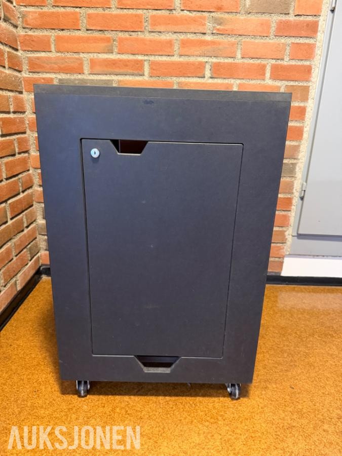 Svart Rackskap/ Serverskap