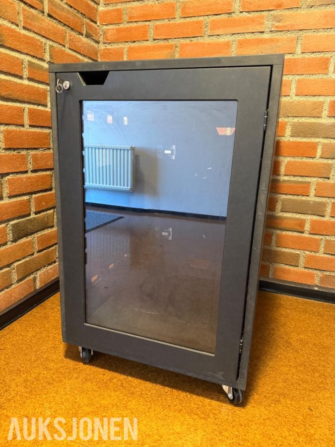 Svart Rackskap/ Serverskap