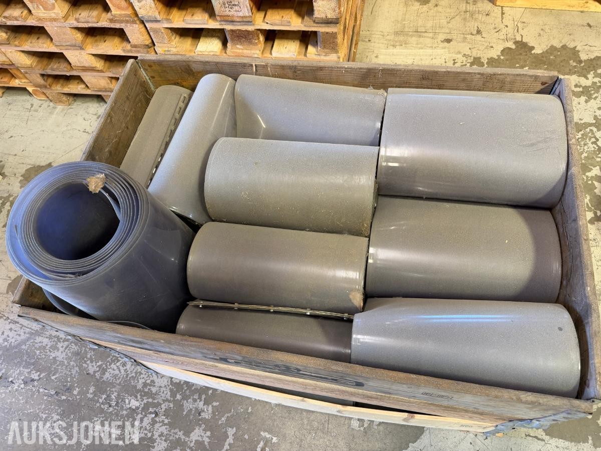 Parti med PVC-lameller til port selges samlet