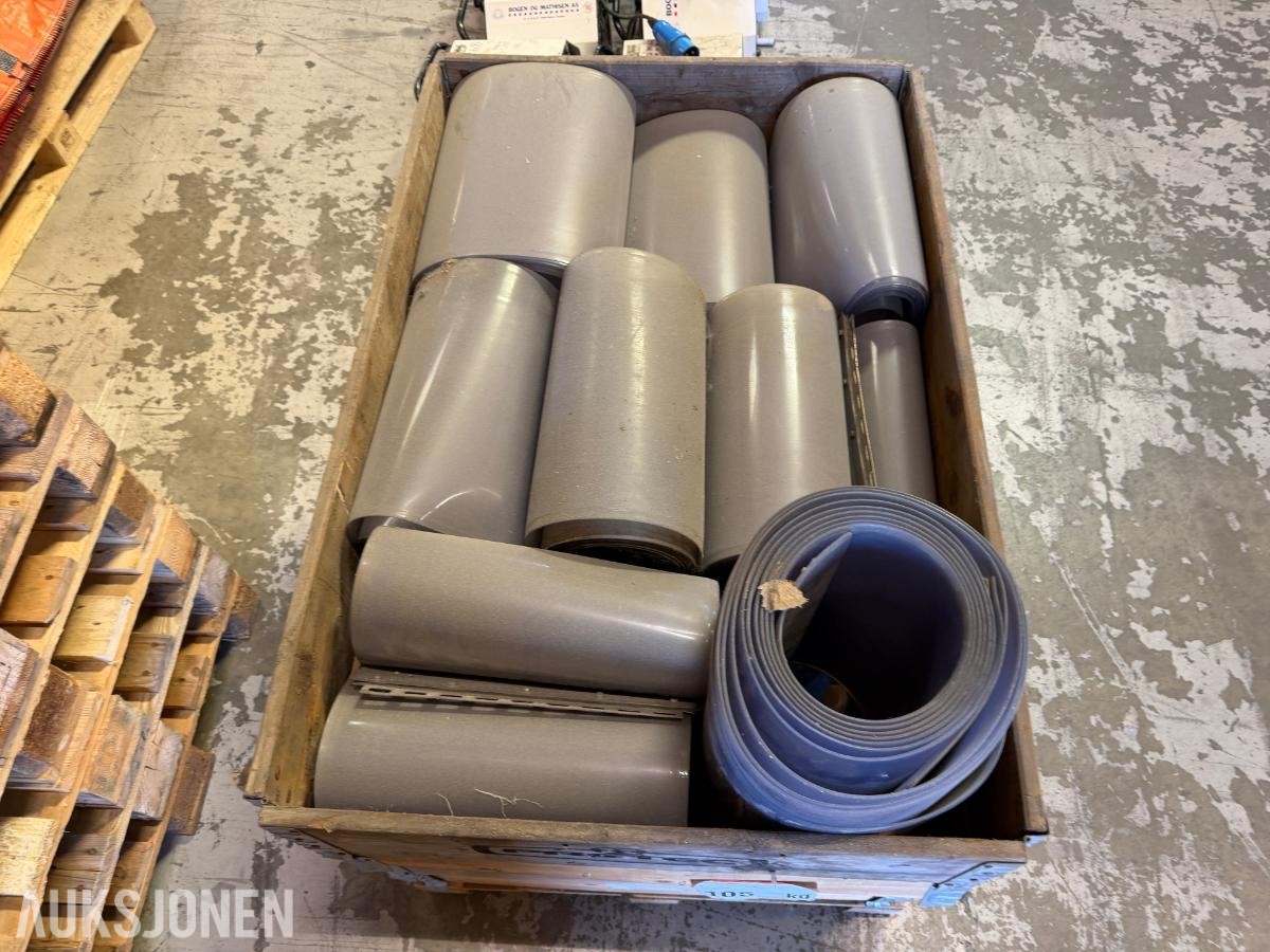 Parti med PVC-lameller til port selges samlet