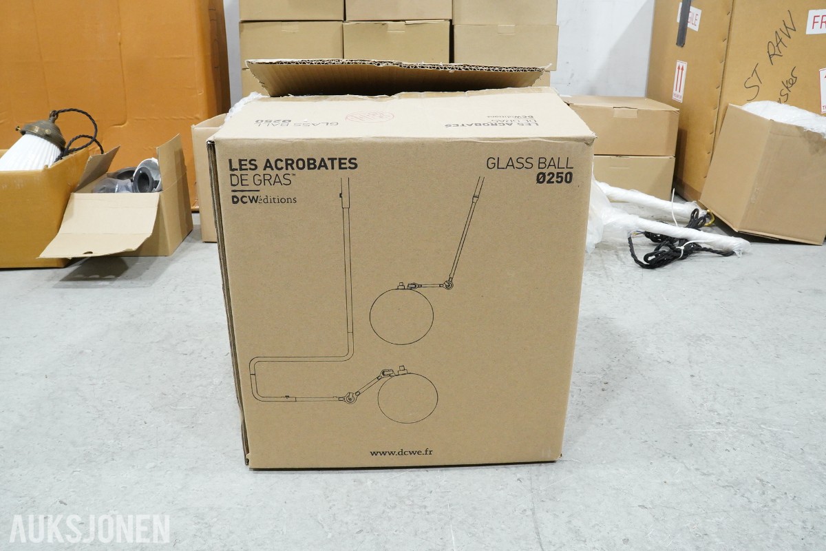 Større belysningsparti – DCW éditions, SG Armaturen, Equilight og Mean Well