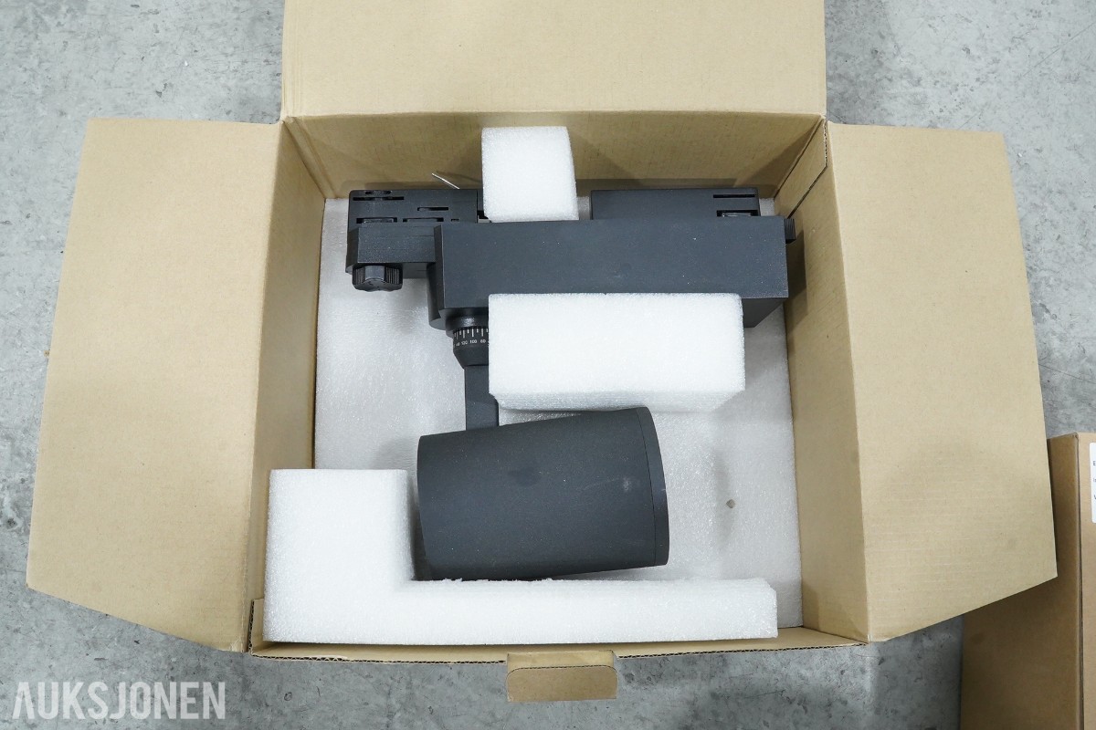 Større belysningsparti – DCW éditions, SG Armaturen, Equilight og Mean Well