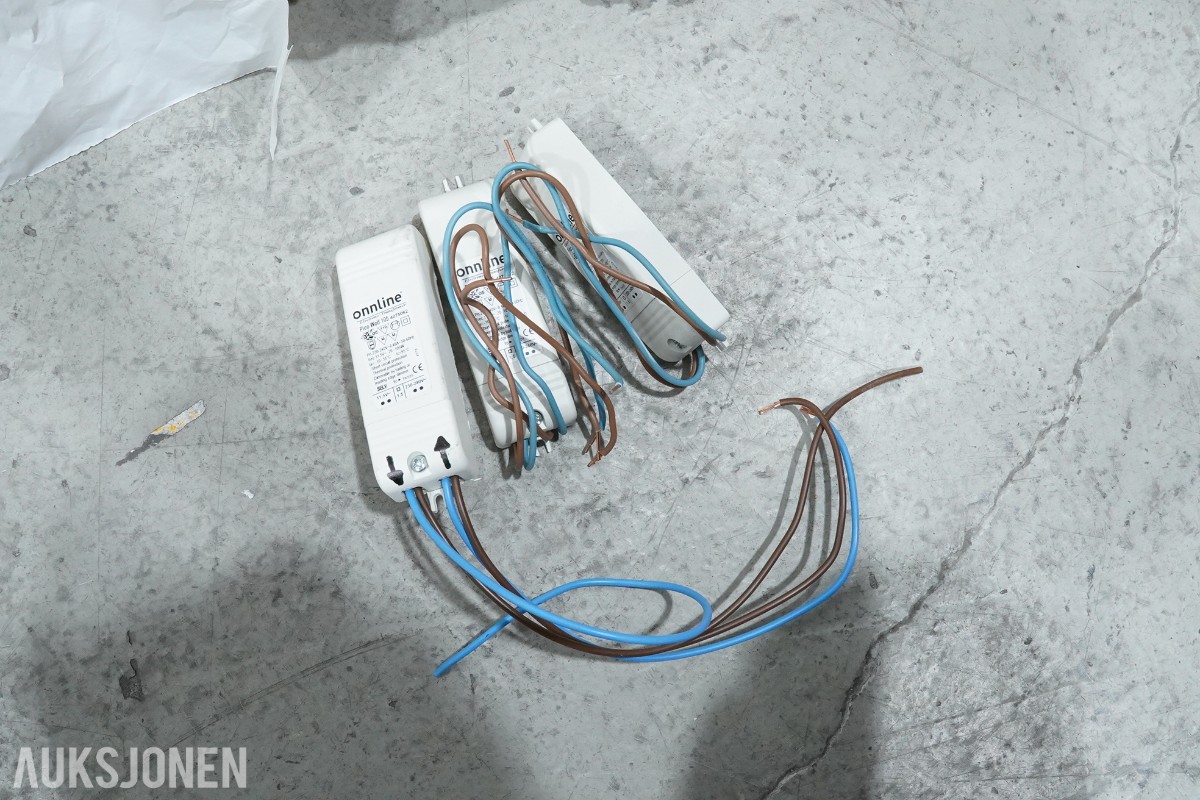 Større belysningsparti – DCW éditions, SG Armaturen, Equilight og Mean Well