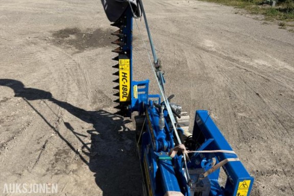 Slanetrac SA-800 Swivel Trim Kant/hekkeklipper - HC-180L fingerbjelke 1,8 m - hydraulisk sving og vinkling - til kompaktlaster. - klippekapasitet inntil 40 mm