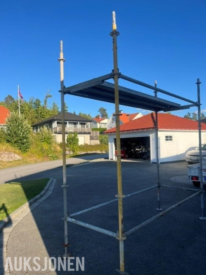 Stillas med plattform  og 4 justerbare føtter