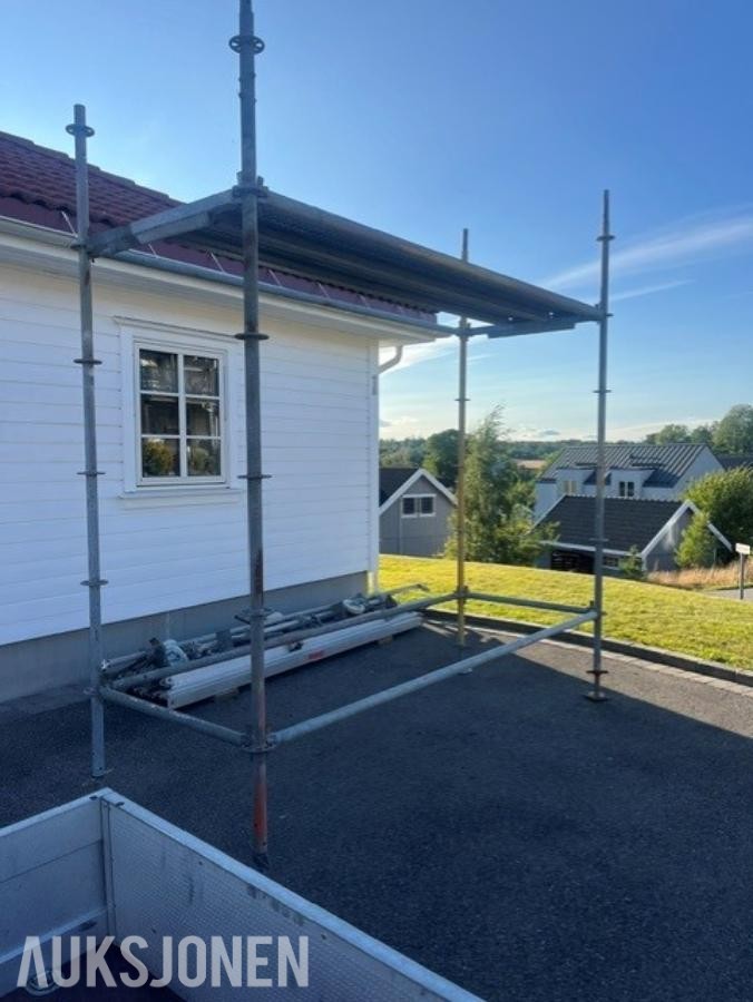 Stillas med plattform  og 4 justerbare føtter