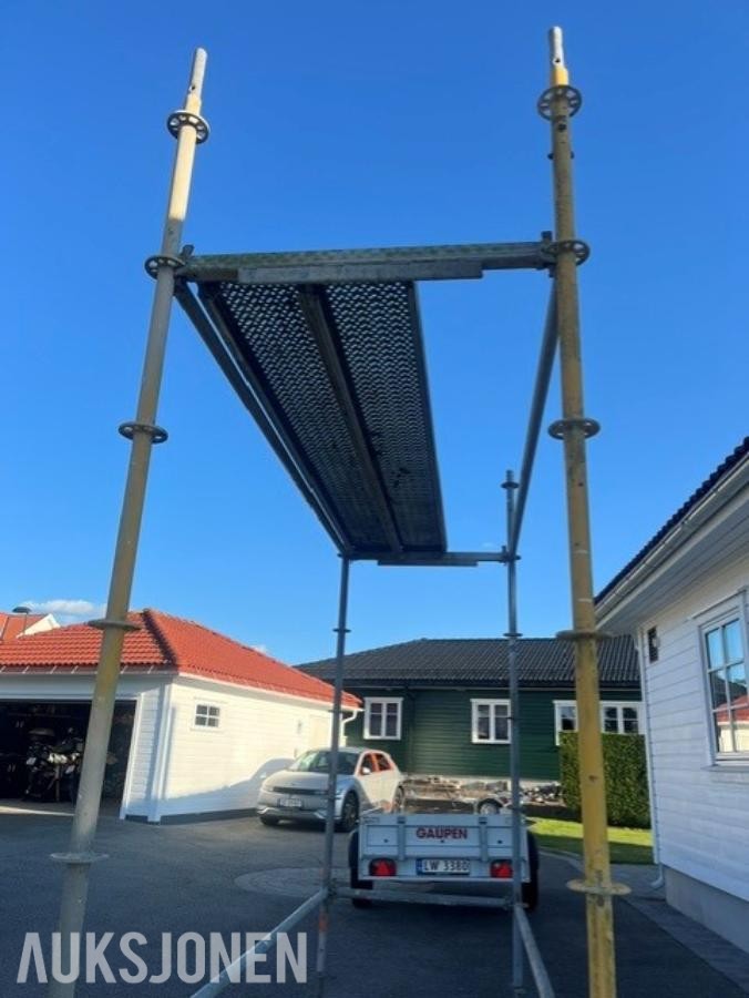 Stillas med plattform  og 4 justerbare føtter