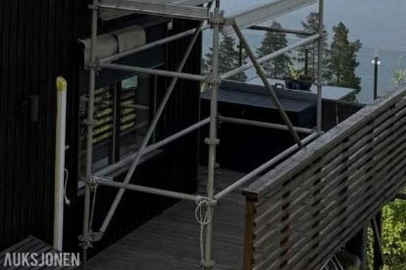 Altrad Plettac stillas med plattform og justerbare føtter