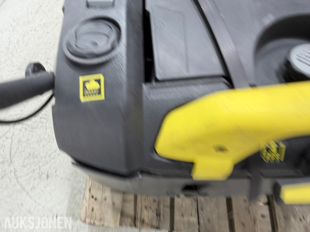 2017 Kärcher Professional KM 75/40 W Bp Pack batteridrevet feiemaskin