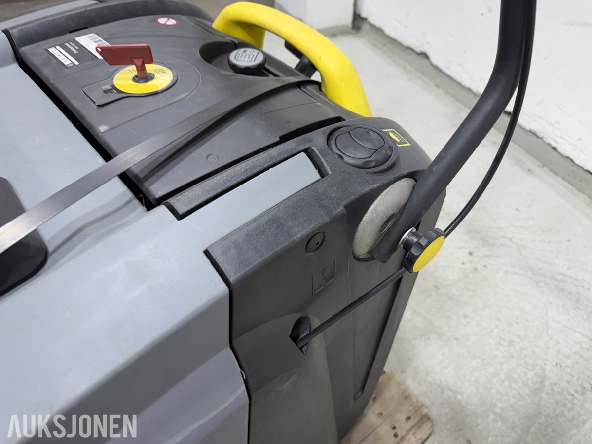 2017 Kärcher Professional KM 75/40 W Bp Pack batteridrevet feiemaskin