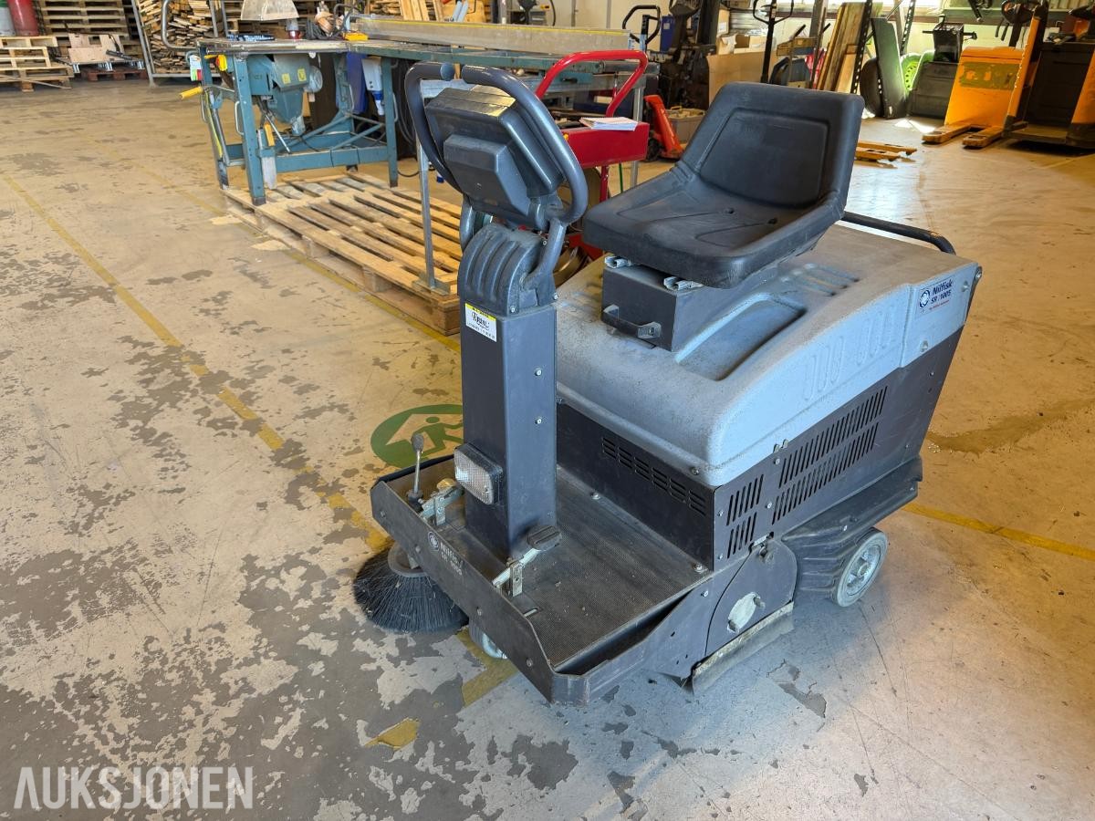 Nilfisk SR 1005 B feiemaskin med lader