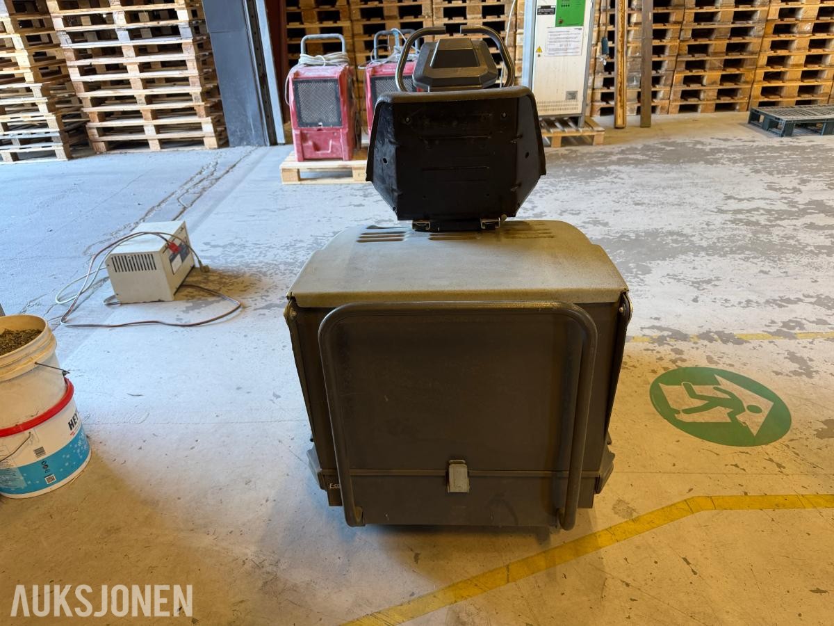 Nilfisk SR 1005 B feiemaskin med lader