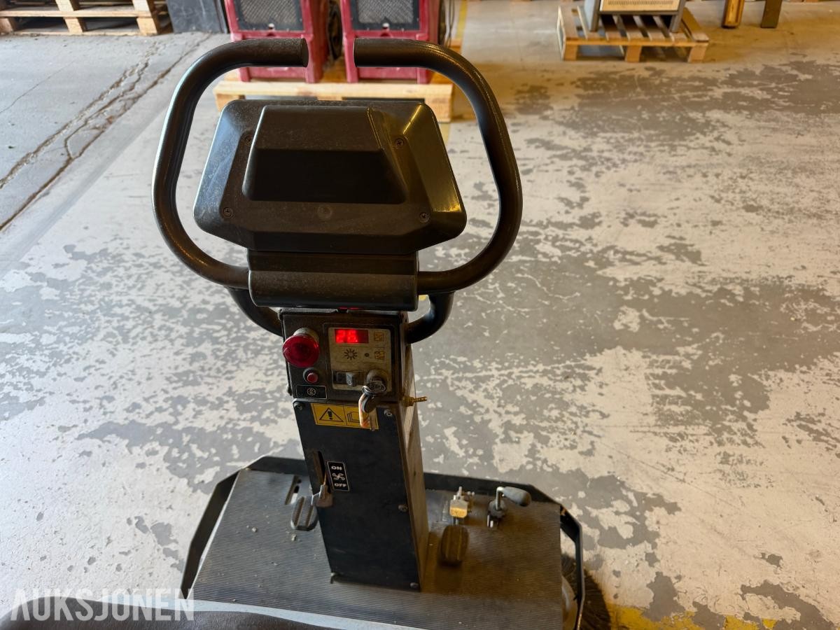 Nilfisk SR 1005 B feiemaskin med lader
