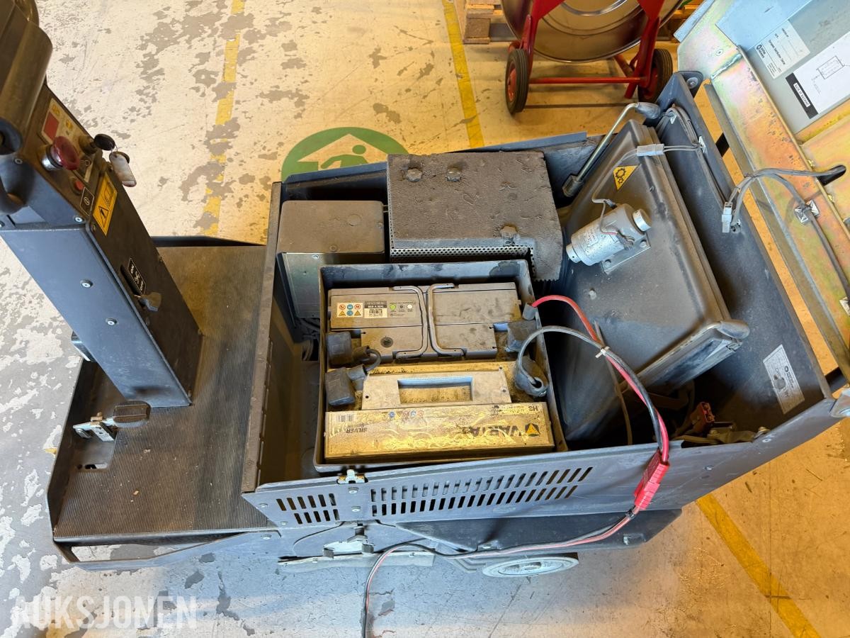 Nilfisk SR 1005 B feiemaskin med lader