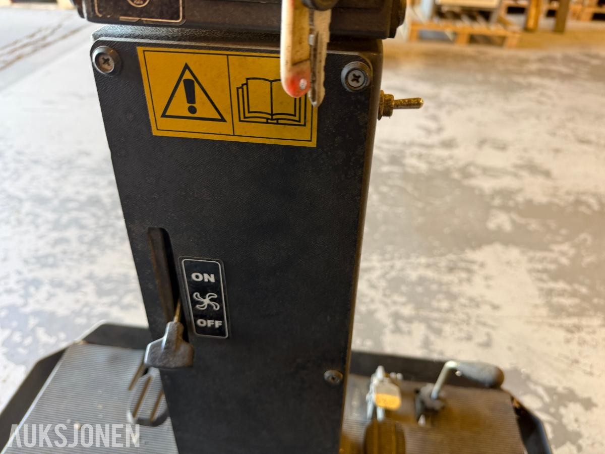 Nilfisk SR 1005 B feiemaskin med lader