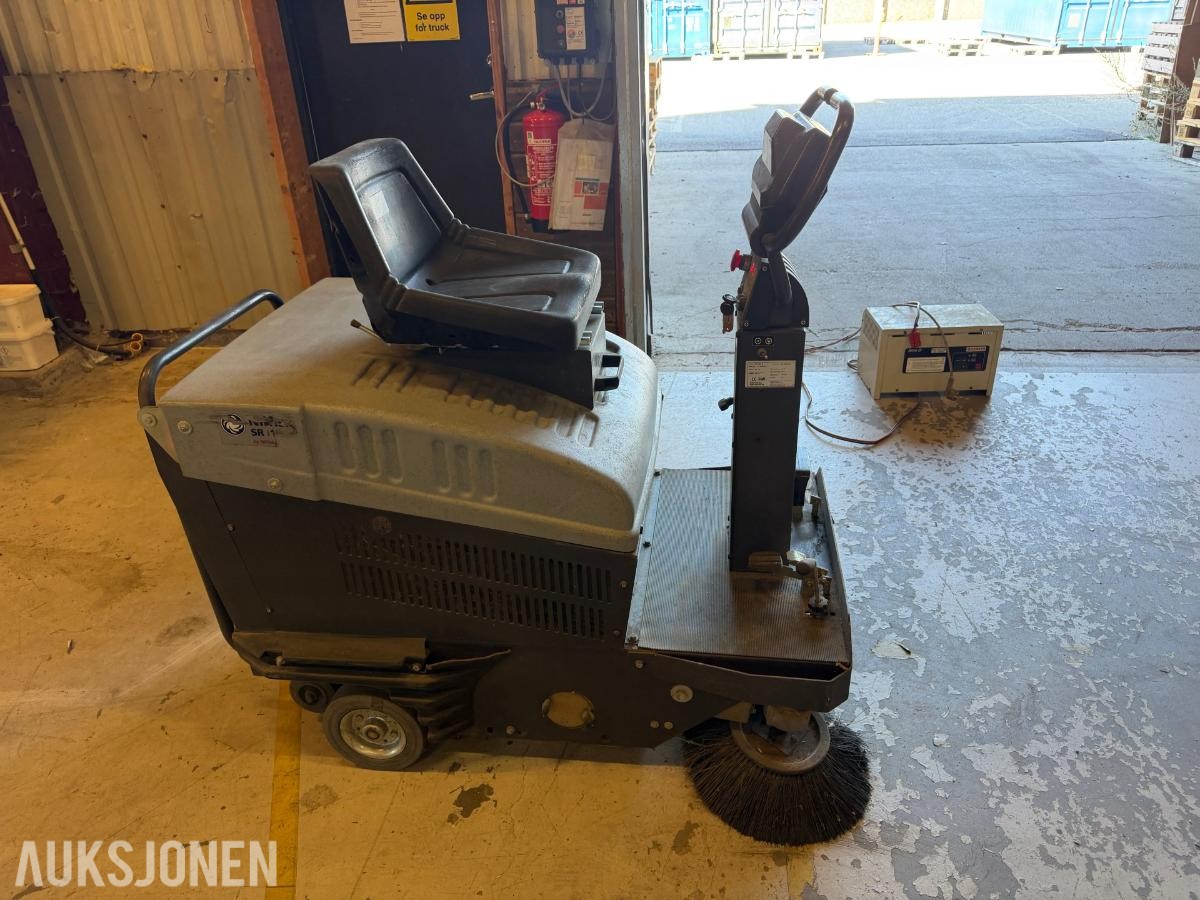 Nilfisk SR 1005 B feiemaskin med lader
