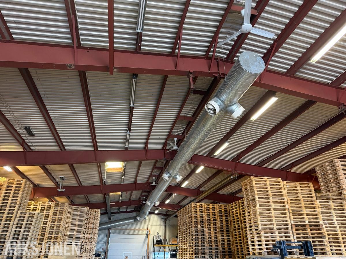 Ventilasjonsrør fra næringsbygg