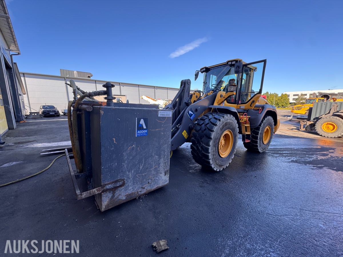 Vanntank 3,7 m³ med BM-feste og Dynaset HSP2600 hydraulisk vannpumpe