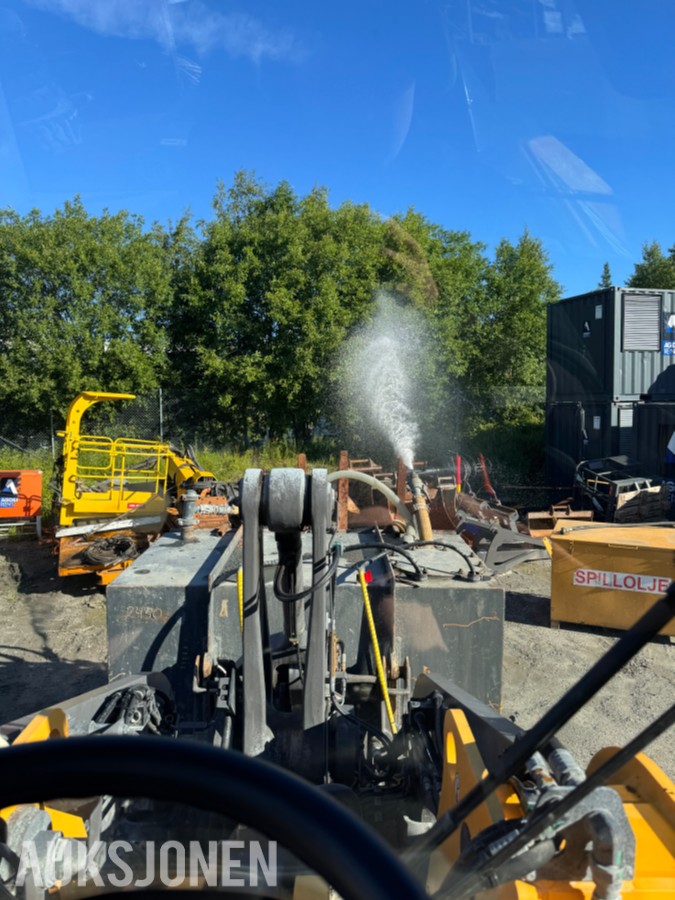 Vanntank 3,7 m³ med BM-feste og Dynaset HSP2600 hydraulisk vannpumpe