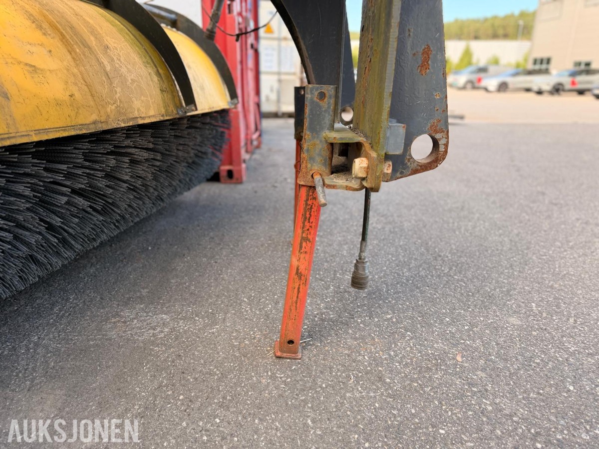 Stark AH 2500S hydraulisk feiemaskin med vanntank