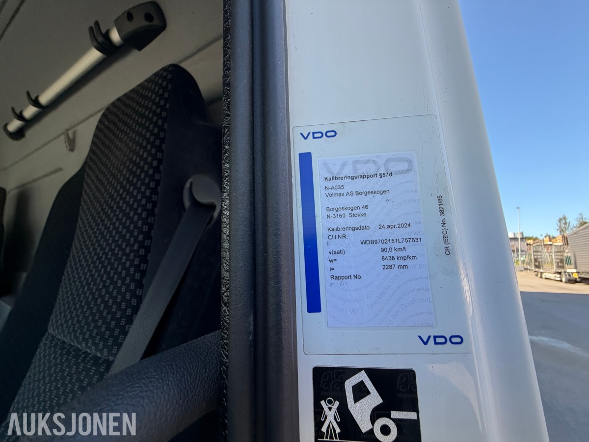 2013 Mercedes-Benz Atego 970PKI2 biltransporter - plan med vinsj - 160 kW / 218 hk OM924LA dieselmotor - kilometerstand 304.866 km - nyttelast 2.920 kg
