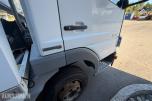 2013 Mercedes-Benz Atego 970PKI2 biltransporter - plan med vinsj - 160 kW / 218 hk OM924LA dieselmotor - kilometerstand 304.866 km - nyttelast 2.920 kg