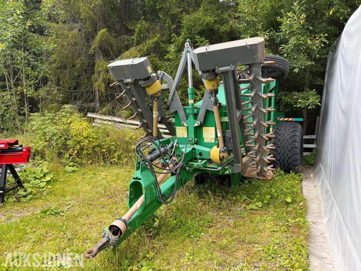 2016 Kiwi Pekka 4 Steinplukker m/Automatisk løft på rivene