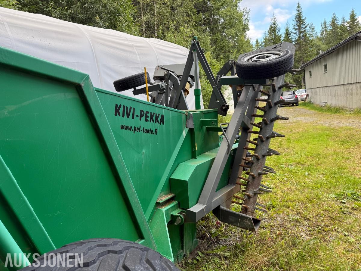 2016 Kiwi Pekka 4 Steinplukker m/Automatisk løft på rivene