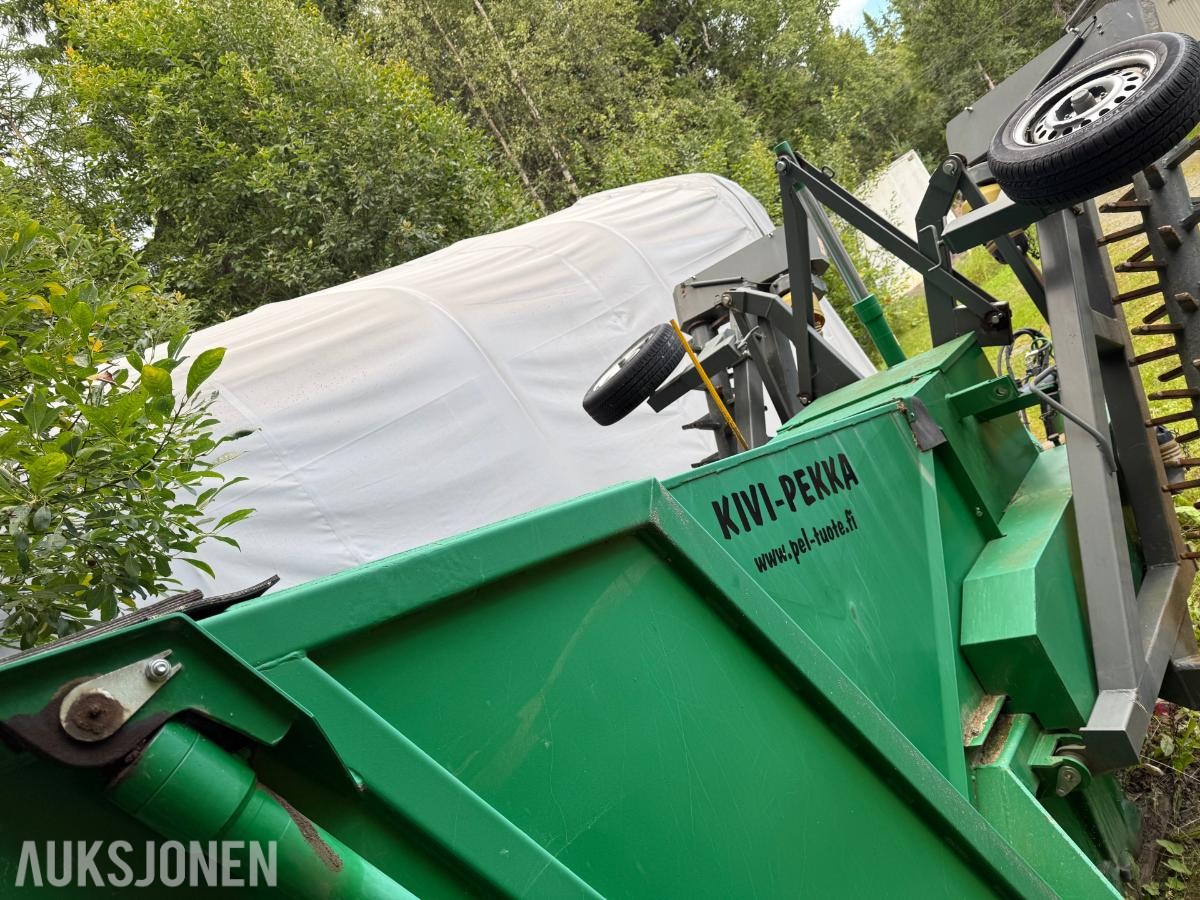 2016 Kiwi Pekka 4 Steinplukker m/Automatisk løft på rivene