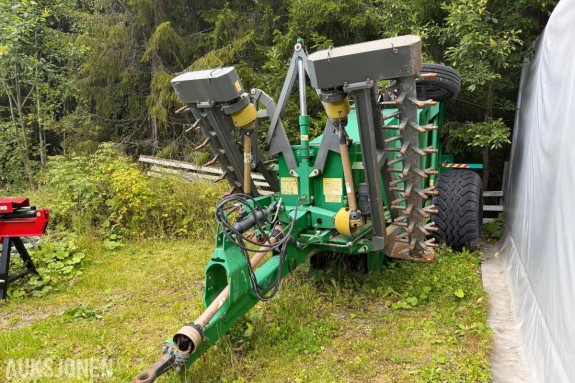 2016 Kiwi Pekka 4 Steinplukker m/Automatisk løft på rivene