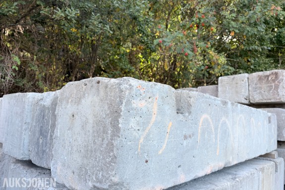 3 STK BETONGLODD CA. 900 KG – BRUKT TIL FORSKALING / VEGGFORSKALING