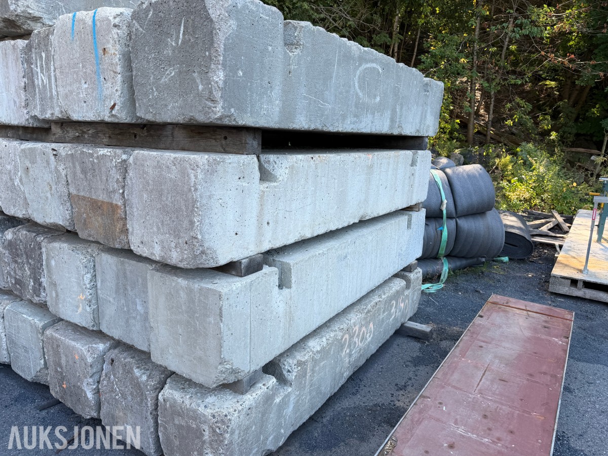 12 STK BETONGLODD CA. 900 KG – FORSKALINGSLODD MED LØFTEPUNKTER