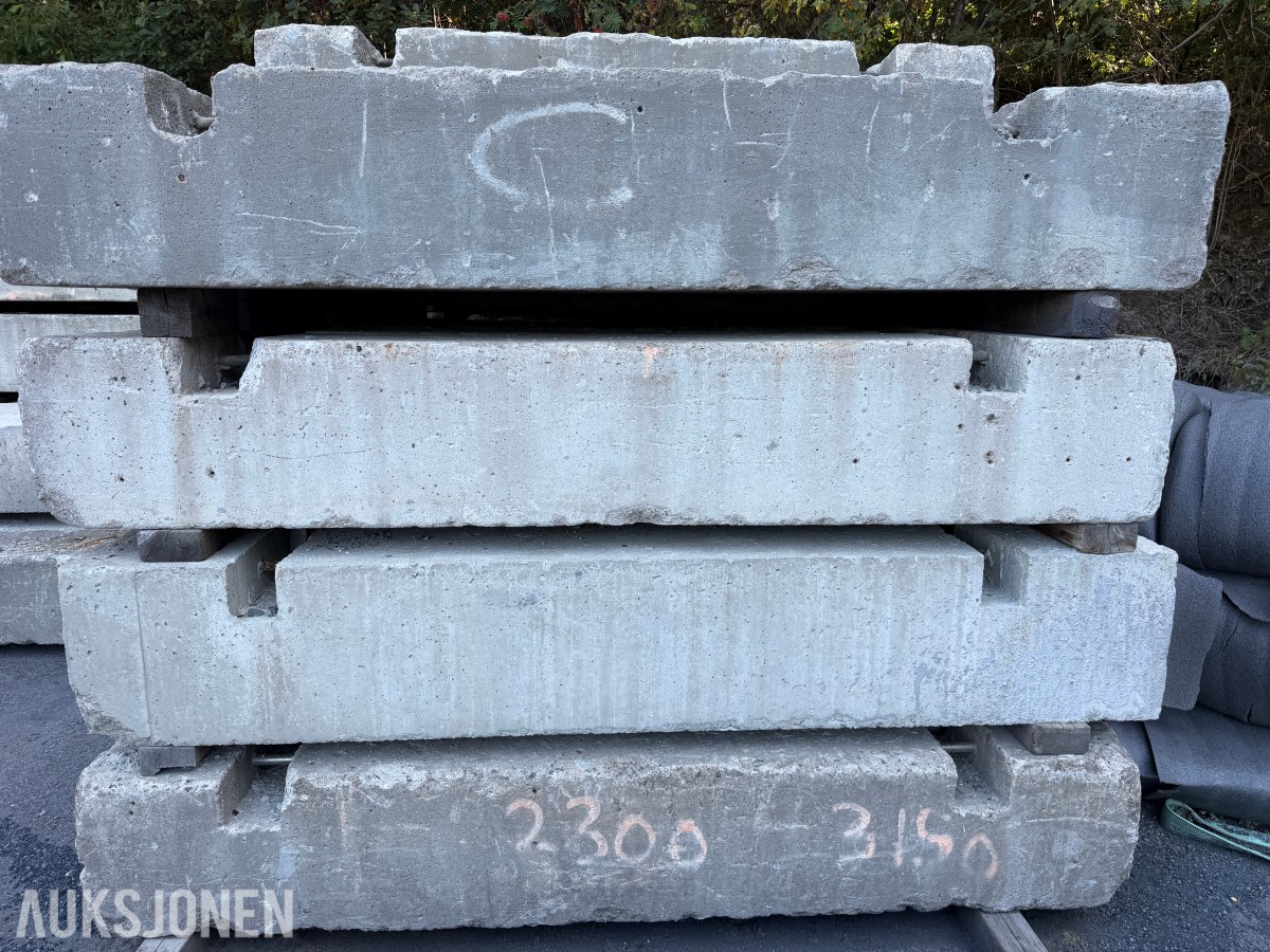 12 STK BETONGLODD CA. 900 KG – FORSKALINGSLODD MED LØFTEPUNKTER