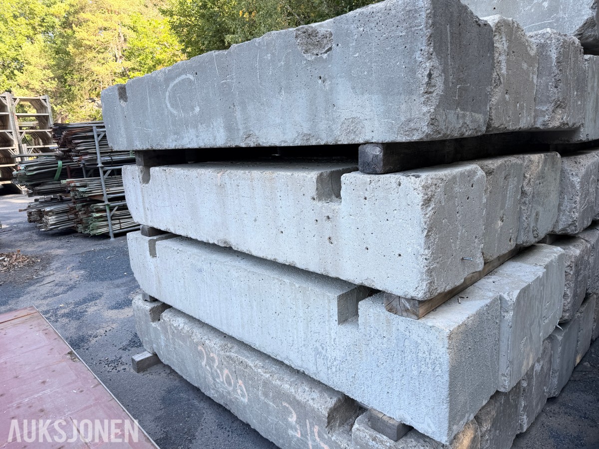 12 STK BETONGLODD CA. 900 KG – FORSKALINGSLODD MED LØFTEPUNKTER