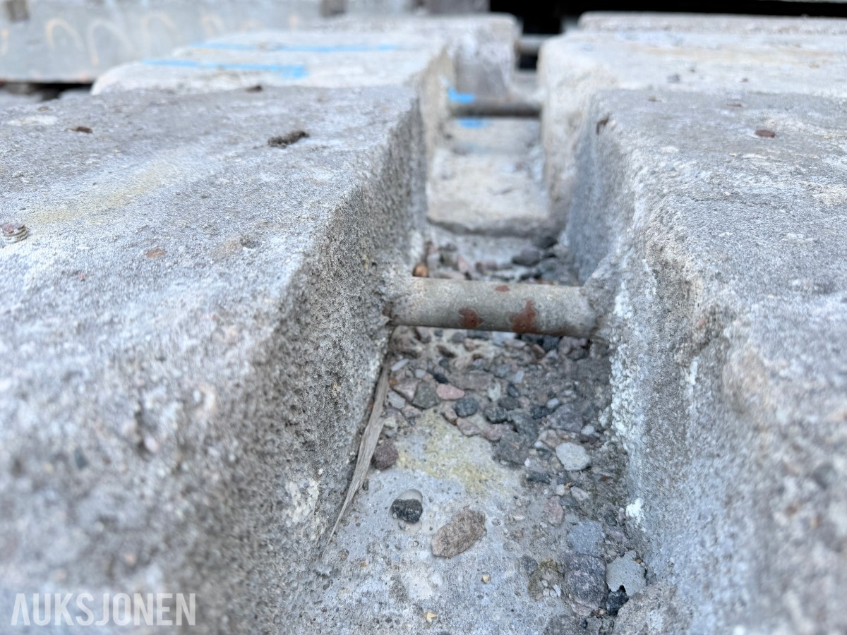 12 STK BETONGLODD CA. 900 KG – FORSKALINGSLODD MED LØFTEPUNKTER
