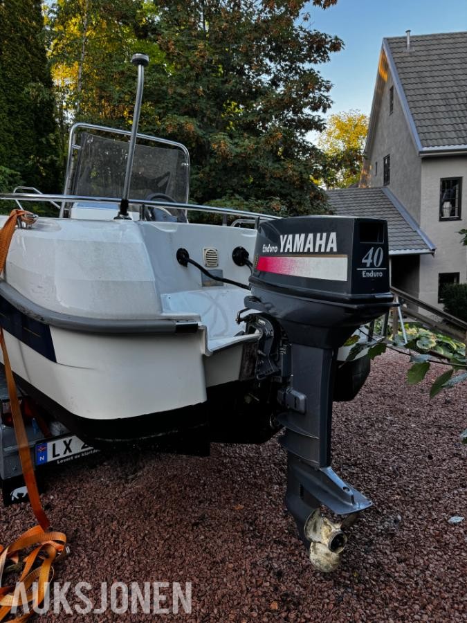 2002 Yamarin 4610 båt med Yamaha Enduro 40Hk