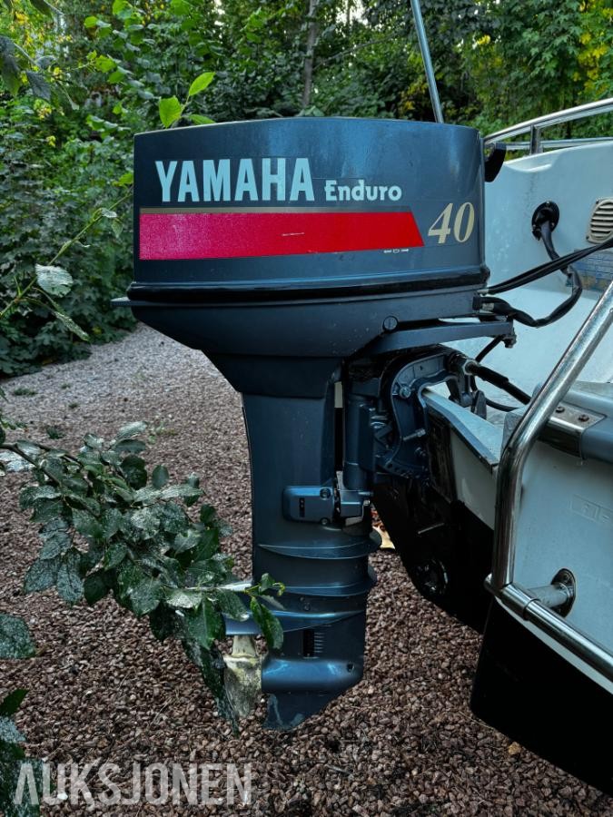 2002 Yamarin 4610 båt med Yamaha Enduro 40Hk