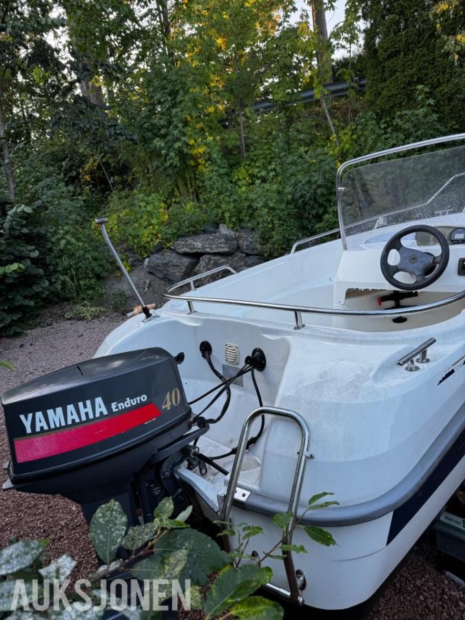 2002 Yamarin 4610 båt med Yamaha Enduro 40Hk