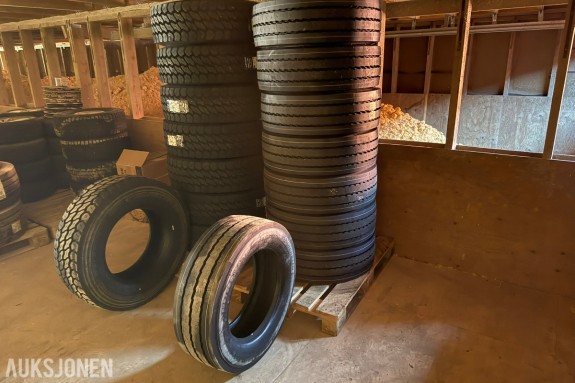 8 stk nye Michelin 255/60 R19.5 DEKK – 143/141J – lastebil / maskinsemi / tungtransport